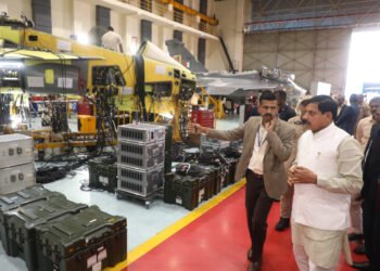 मुख्यमंत्री डॉ. यादव ने तेजस में बैठकर खुद को गौरवान्वित महसूस किया