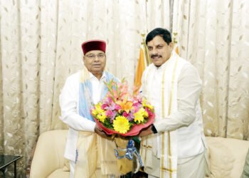 कर्नाटक के राज्यपाल श्री गहलोत के साथ मुख्यमंत्री डॉ. यादव ने की सौजन्य भेंट