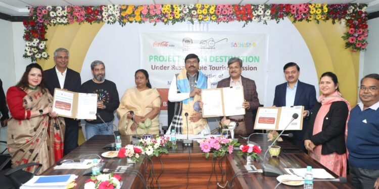 बांधवगढ़ राष्ट्रीय उद्यान को स्वच्छ पर्यटन स्थल के रूप में विकसित करने और आसपास के क्षेत्र में स्वच्छता बनाए रखने के उद्देश्य से मध्यप्रदेश टूरिज्म बोर्ड, स्वच्छ भारत मिशन और साहस संस्था के बीच एमओयू हस्ताक्षर किया गया।