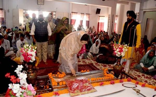 गुरु गोविंद सिंह जी पूरे समाज के लिए प्रेरणा का स्रोत है : राज्यमंत्री श्रीमती गौर