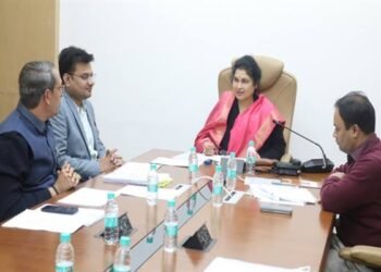 वरिष्ठ अधिकारी समय-समय पर छात्रावासों का निरीक्षण अवश्य करें : राज्य मंत्री श्रीमती गौर