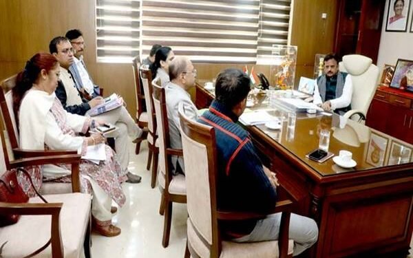 प्रशासनिक निर्णयों में न हो देरी, सभी औपचारिकताएं समय से करें पूर्ण: उप मुख्यमंत्री श्री शुक्ल