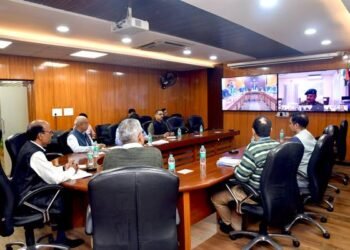 पुलिस महानिदेशक श्री मकवाणाने वीडियो कॉन्‍फ्रेंसिंग के माध्‍यम से प्रदेश में कानून व्‍यवस्‍था की व्‍यापक समीक्षा की