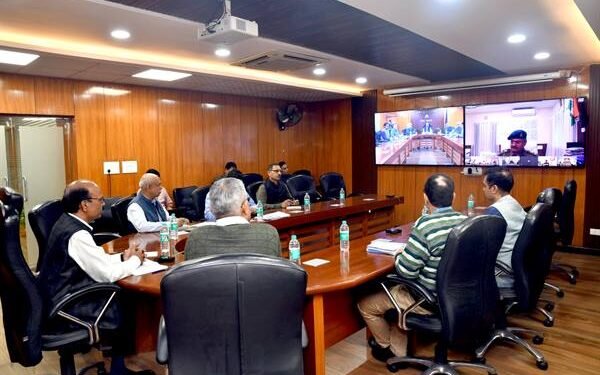 पुलिस महानिदेशक श्री मकवाणाने वीडियो कॉन्‍फ्रेंसिंग के माध्‍यम से प्रदेश में कानून व्‍यवस्‍था की व्‍यापक समीक्षा की