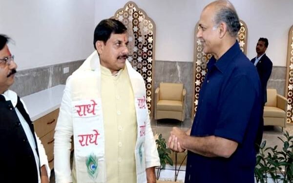 मुख्यमंत्री डॉ. यादव से मिले फिल्म निर्देशक गोवारीकर