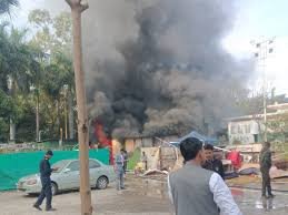 भोपाल में सायाजी होटल के स्टोर रूम में आग:जनरेटर में शॉर्ट सर्किट से टेंट का सामान जला, दमकल ने डेढ़ घंटे में काबू पाया