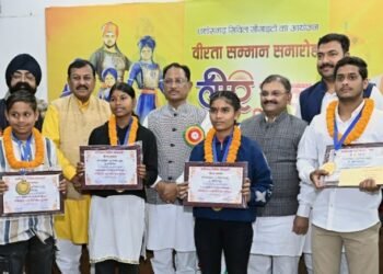 मुख्यमंत्री साय ने 4 वीर बालकों को वीरता सम्मान से किया सम्मानित