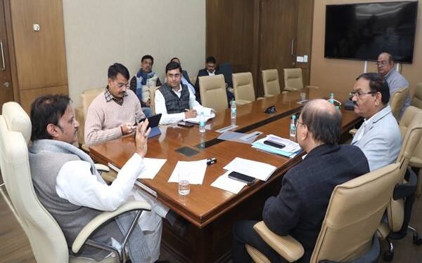 मैनपावर भर्ती की प्रक्रिया समय से करें पूर्ण: उप मुख्यमंत्री शुक्ल