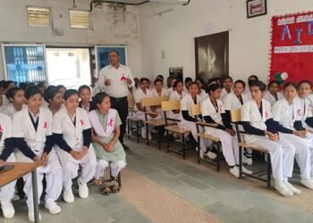 जी एन एम प्रशिक्षण केंद्र में विश्व एड्स दिवस पर जन जागरूकता कार्यक्रम