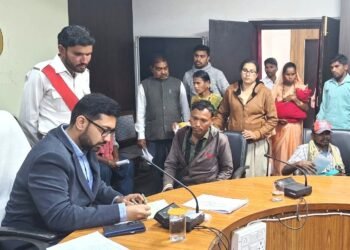 कलेक्टर लंगेह ने जन चौपाल में सुनी लोगों की समस्याएं