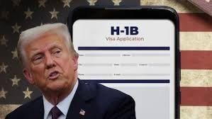 डोनाल्ड ट्रंप के सख्त वीजा नियमों से खौफ में भारतीय प्रवासी, अमेरिका में घर से निकलना तक किया बंद
