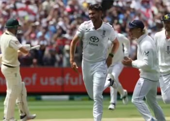 इज्जत की जंग में इंग्लैंड का जोरदार पलटवार, जोश टंग के पंजे में फंसे कंगारू, 152 रनों पर सिमटी ऑस्ट्रेलिया की पारी