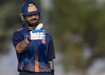 कोहली के ‘तूफानी’ शॉट्स से अंपायर ने बचाई जान, 15 साल बाद दिल्ली के लिए किंग का कोहराम