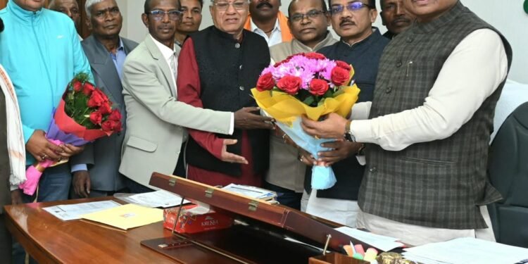 मुख्यमंत्री साय से अखिल भारतीय राष्ट्रीय महासभा हल्बा हल्बी आदिवासी समाज के प्रतिनिधि मंडल के सदस्यों ने सौजन्य मुलाकात की