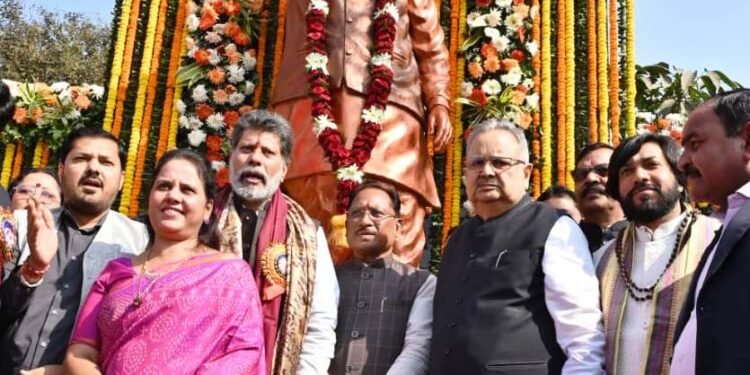 मुख्यमंत्री विष्णु देव साय ने पूर्व प्रधानमंत्री स्वर्गीय श्री अटल बिहारी वाजपेयी की जयंती पर 115 शहरों में अटल परिसरों का लोकार्पण किया