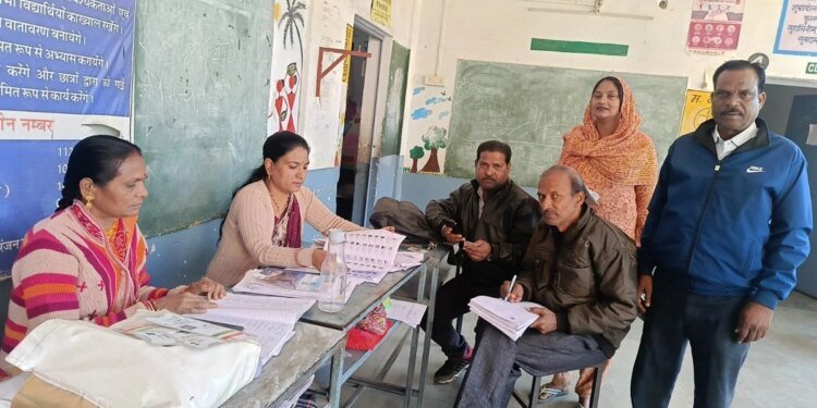 SIR in Bhopal: भोपाल में 1.15 लाख नोटिस हुए जारी, 1,452 मतदाताओं के दस्तावेज अपलोड