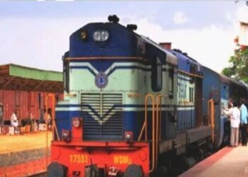 ट्रेन लेट होने पर टिकट कैंसिल करने की न करें गलती, मुआवजे से धो बैठेंगे हाथ