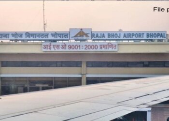 राजाभोज एयरपोर्ट को उड़ाने का मिला ई-मेल, सीआइएसएफ ने चलाया चेकिंग अभियान