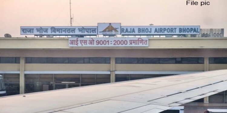 राजाभोज एयरपोर्ट को उड़ाने का मिला ई-मेल, सीआइएसएफ ने चलाया चेकिंग अभियान