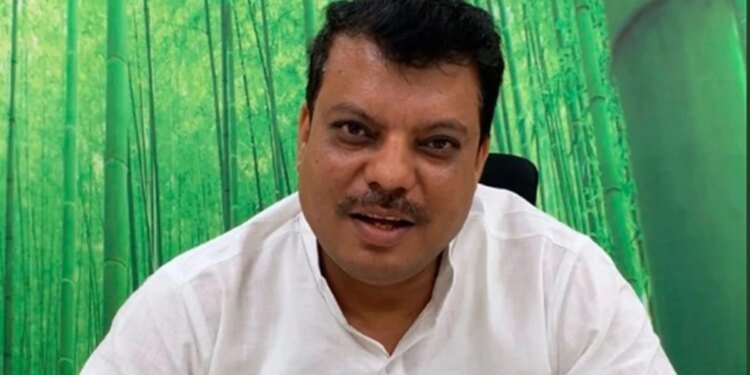 मध्य प्रदेश में आदिवासियों के बीच हिंदू न होने का भ्रम फैला रही कांग्रेस, जनगणना में अलग धर्म कोड की मांग