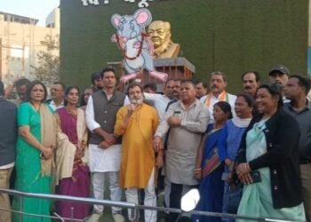 धान घोटाले के खिलाफ कांग्रेस ने निकाली ‘चूहा सम्मान रैली’