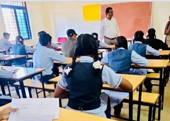 बोर्ड परीक्षाओं की तैयारी परखने मैदान में उतरे डीईओ