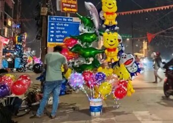 रायगढ़ में लोगों ने नए साल का किया स्वागत:कई फ्लेवर के केक खूब बिके, रातभर पुलिस की चलती रही पेट्रोलिंग