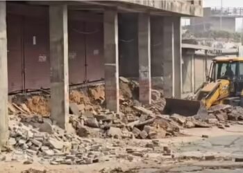 करौली दंगे के आरोपी अमीनुद्दीन खान को बड़ा सबक, अवैध निर्माण पर चला बुलडोजर