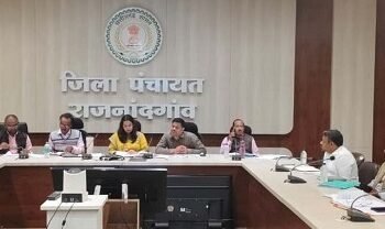 सीईओ ने योजनाओं एवं विकास कार्यों के प्रगति की समीक्षा की