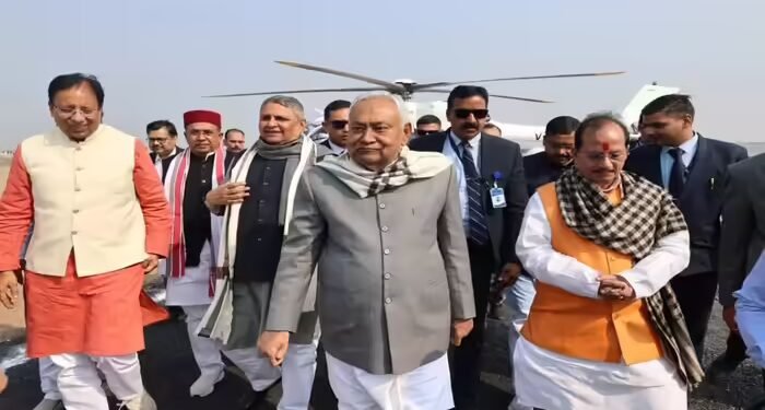 लालू के गढ़ में नीतीश का ‘मनोवैज्ञानिक प्रहार’: सारण से RJD के सफाए का संदेश लेकर ‘समृद्धि यात्रा’ पर निकले CM