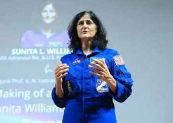 दिल्ली में सुनीता विलियम्स बोलीं- भारत आना घर वापसी जैसा:चांद पर जाना चाहती हूं, लेकिन मेरे पति मुझे इजाजत नहीं देंगे