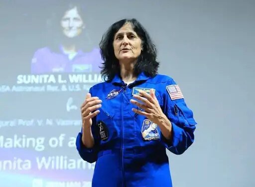 दिल्ली में सुनीता विलियम्स बोलीं- भारत आना घर वापसी जैसा:चांद पर जाना चाहती हूं, लेकिन मेरे पति मुझे इजाजत नहीं देंगे