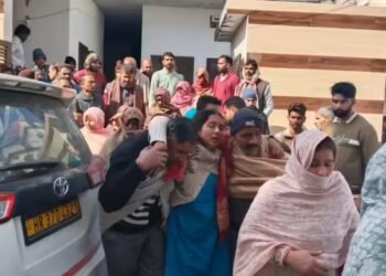 सहारनपुर हत्‍याकांड में कई खुलासे, संग्रह अमीन के पिता की रिटायरमेंट से 6 दिन पहले हुई थी संदिग्‍ध मौत!