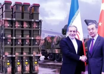 ईरान की ओर बढ़े अमेरिकी युद्धपोत, HQ-9B एयर डिफेंस को लेकर खौफ में चीन, रूसी S-400 की भी परीक्षा