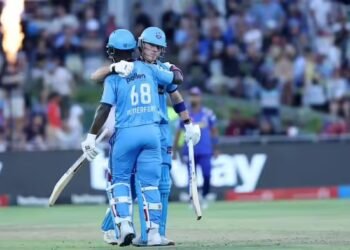 मुंबई इंडियंस की SAT20 में हुई धुलाई, 6 गेंद में 6,6,6,6,6,6 देख खिल गई होंगी CSK की बांछे