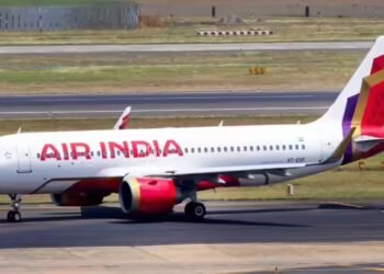 दिक्कत के बावजूद उड़ाया विमान, DGCA ने एयर इंडिया के पायलट को जारी किया नोटिस