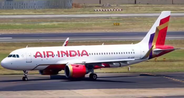 दिक्कत के बावजूद उड़ाया विमान, DGCA ने एयर इंडिया के पायलट को जारी किया नोटिस