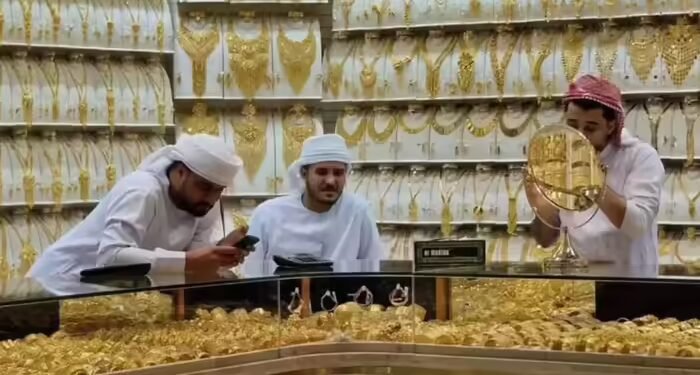 दुबई में सस्ता नहीं रहा सोना, तेजी का बना दिया रेकॉर्ड