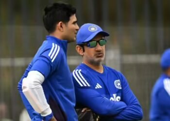 इंदौर में शर्मनाक हार के बाद भड़के फैंस, गौतम गंभीर की कोचिंग पर उठे सवाल, सोशल मीडिया पर लगाई क्लास