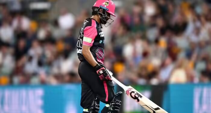 सिडनी सिक्सर्स क्वालीफायर में, पर बाबर आजम की ‘फ्लॉप’ कहानी जारी, 1 रन बनाकर ऐसे हुए आउट