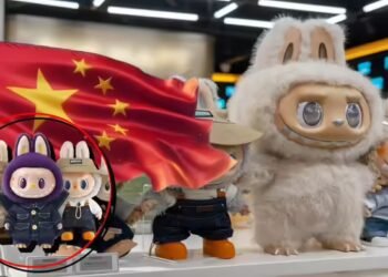 चीन की इस फैक्‍ट्री में ये क्‍या हो रहा है? जो आता है वो रोता है, पॉप मार्ट का पाप