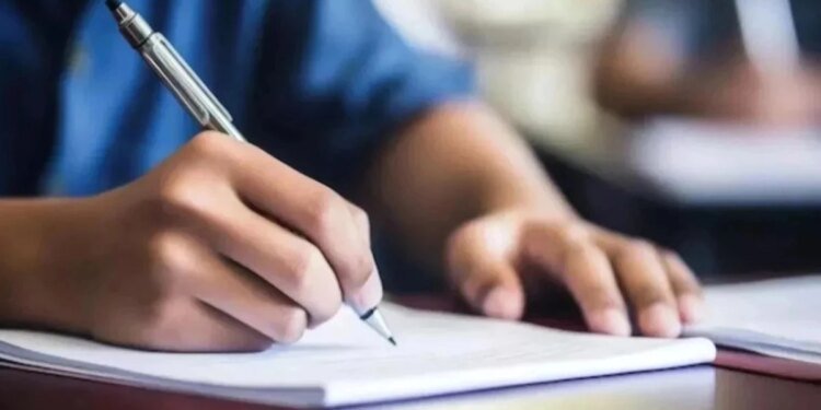 5वीं-8वीं के परीक्षा केंद्र 5 किमी दूर भेजे, छोटे बच्चों और अभिभावकों की बढ़ी मुश्किलें