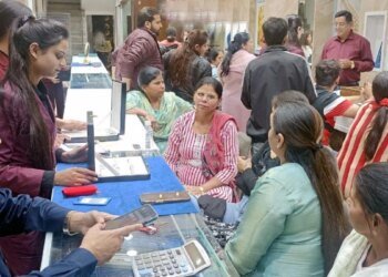 सोना अब भी डेढ़ लाख के पार… मध्यम वर्ग के लिए अंगूठी, चैन, चूड़ी जैसे आभूषण खरीदना भी हुआ मुश्किल
