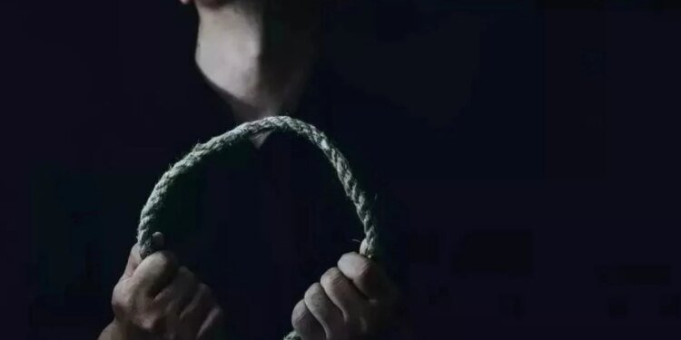 MP में मौत का ‘डेंजर जोन’: हर दिन 37 लोग लगा रहे मौत को गले, 4 साल में 55 हजार से ज्यादा खुदकुशी