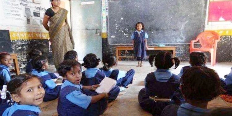 MP के सरकारी स्कूलों में ‘शिक्षक वार्डन’ बढ़ाएंगे विद्यार्थियों की संख्या, 1 अप्रैल से शुरू होगा नया सत्र, घर-घर दस्तक देंगे शिक्षक