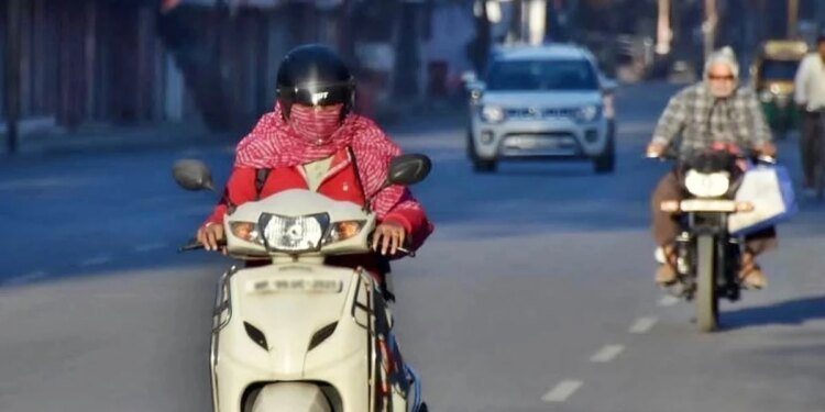 मध्य प्रदेश में तेजी से बढ़ी गर्मी, रात का पारा भी चढ़ा; खरगोन में 33 डिग्री सेल्सियस पहुंचा तापमान