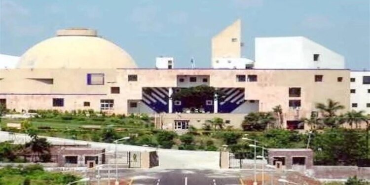 युवा हाथों में हमारी सेहत, मध्य प्रदेश में 48 प्रतिशत डॉक्टर 40 से कम उम्र के