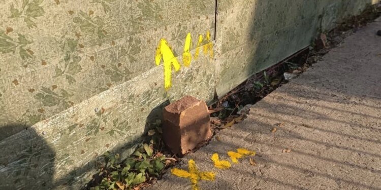 खानूगांव में बड़ा तालाब का सीमांकन, रसूखदारों के बंगलों और मैरिज गार्डन पर चले पीले निशान