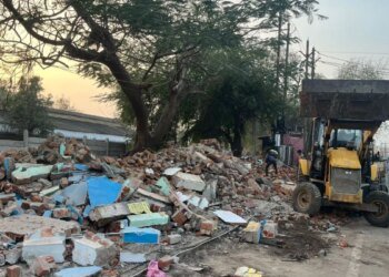 भोपाल के आनंद नगर तिराहे से हटाई गईं 146 दुकानें, स्मार्ट सिटी रोड पर रातों-रात बनी 9 झुग्गियों पर कार्रवाई