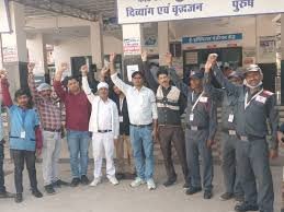 भोपाल में 30 हजार आउटसोर्स स्वास्थ्य कर्मियों का प्रदर्शन:जेपी परिसर में जुटे प्रदेशभर के कर्मचारी